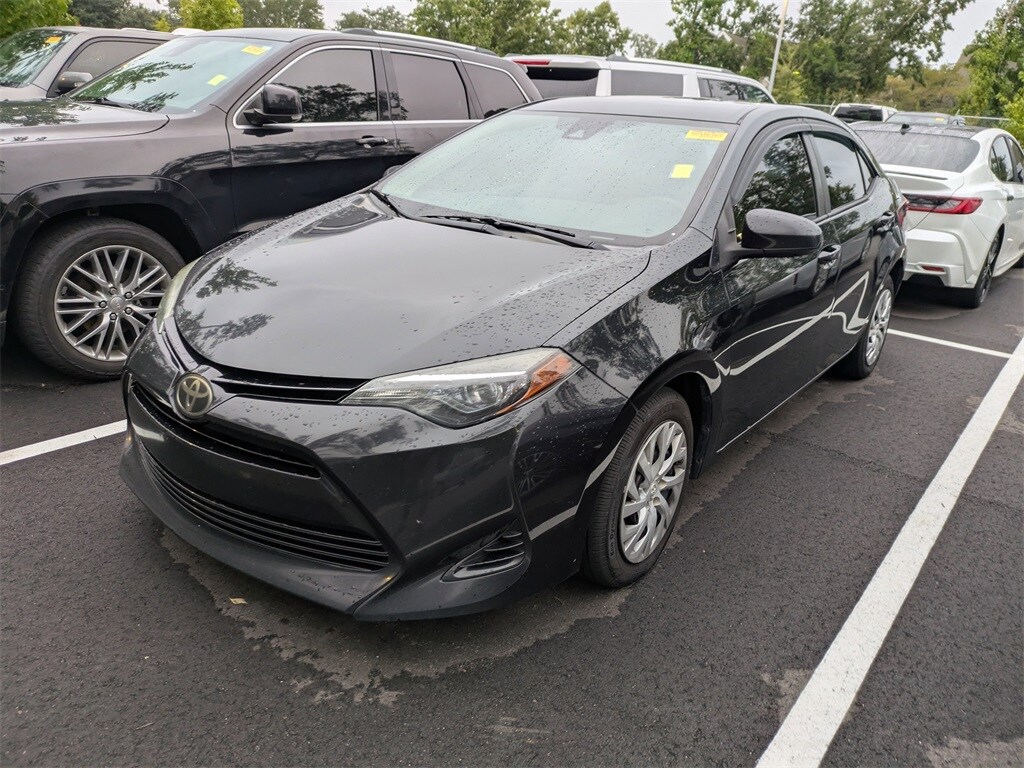 2018 Toyota Corolla LE photo 3