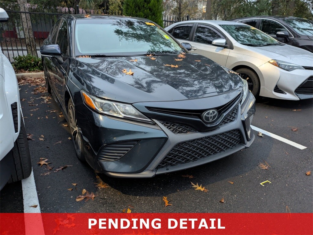Used 2018 Toyota Camry SE Sedan