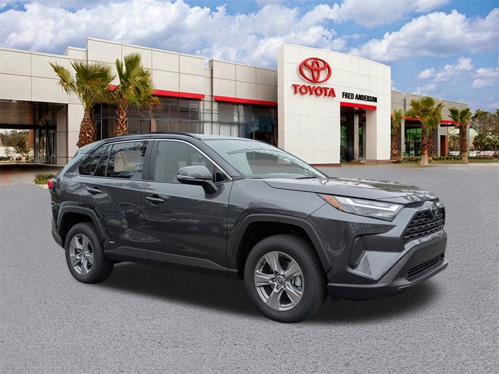 2025 Toyota RAV4 XLE's photo