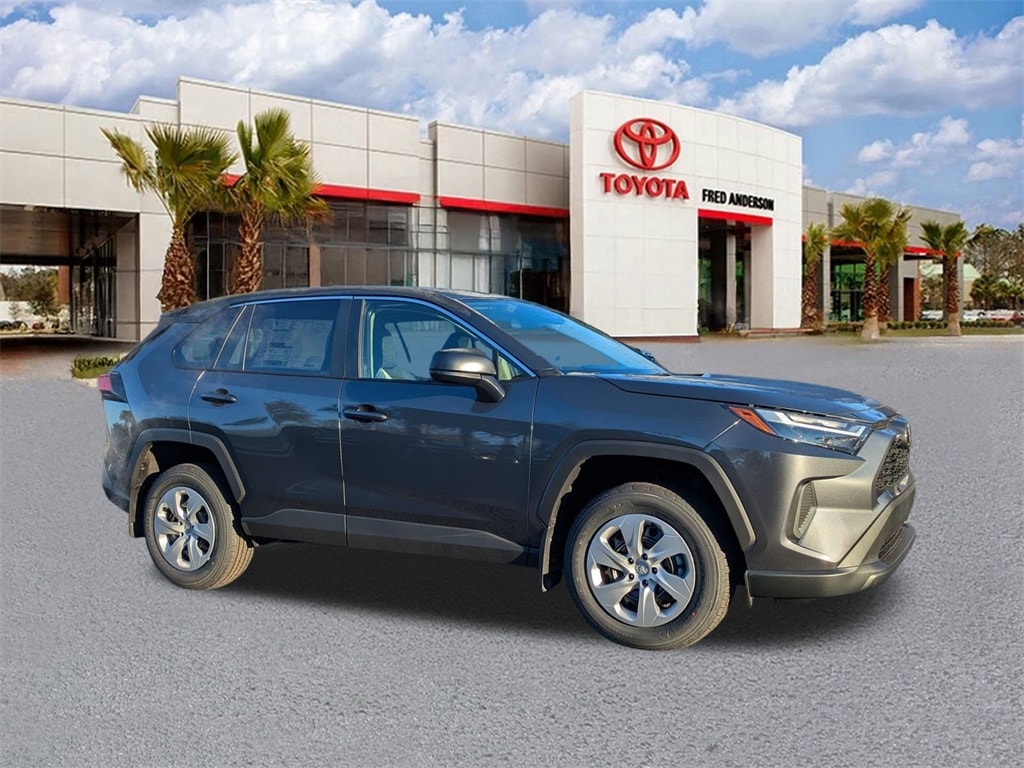 2025 Toyota RAV4 LE's photo