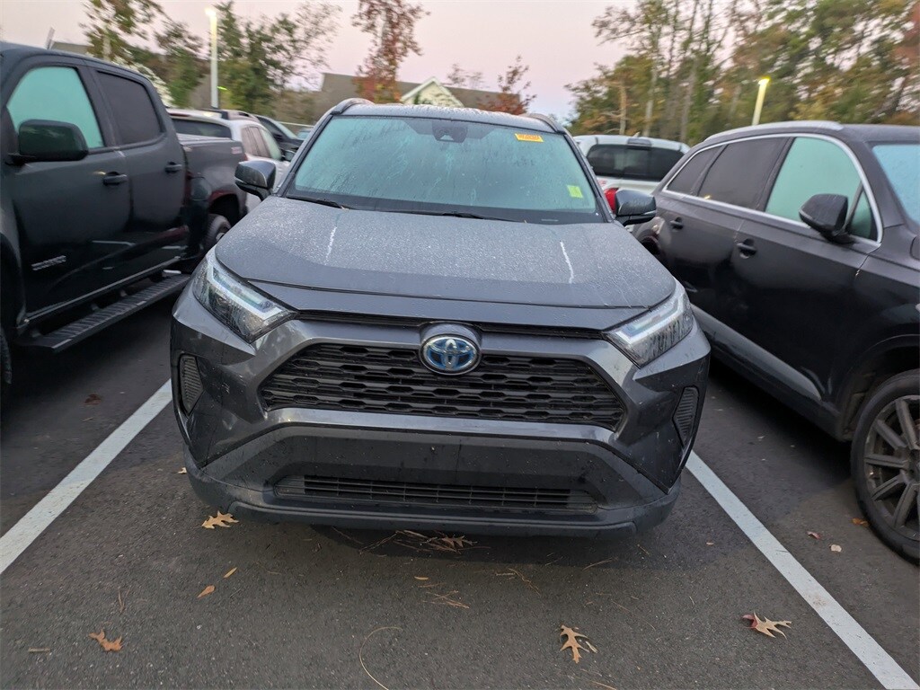 2022 Toyota RAV4 Hybrid XLE photo 2