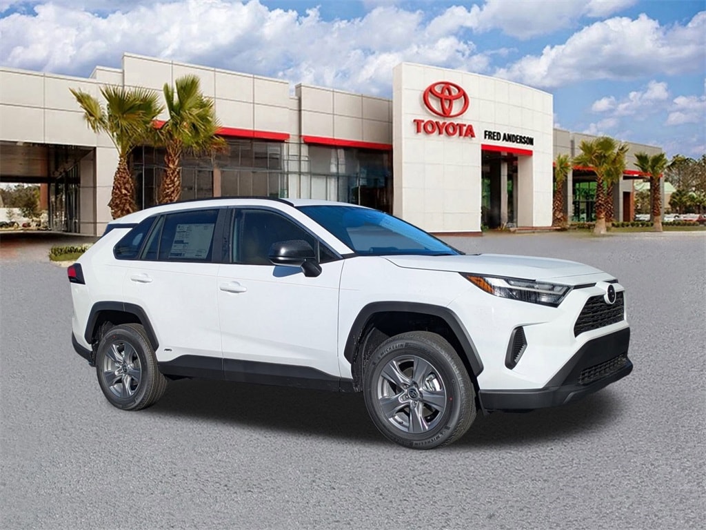 2025 Toyota RAV4 LE's photo