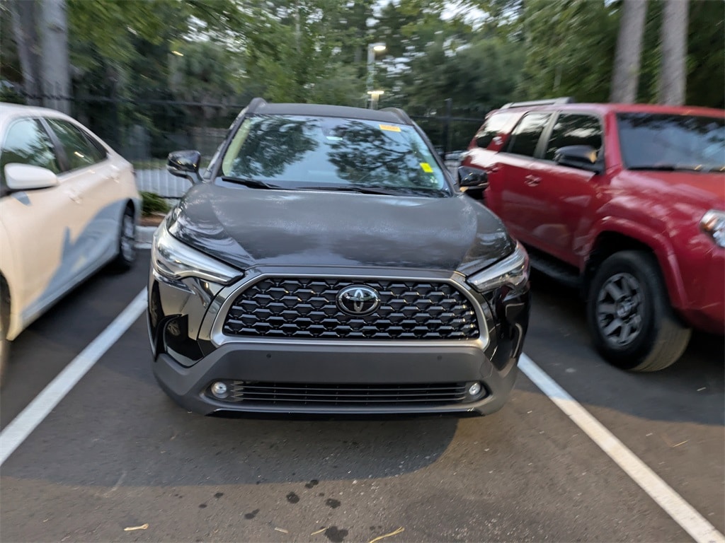 Used 2022 Toyota Corolla Cross XLE with VIN 7MUEAAAG2NV022709 for sale in Kansas City