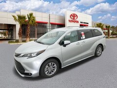 2025 Toyota Sienna XLE Van Passenger Van