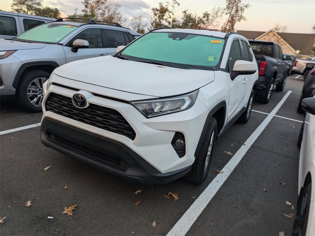 2021 Toyota RAV4 XLE photo 3