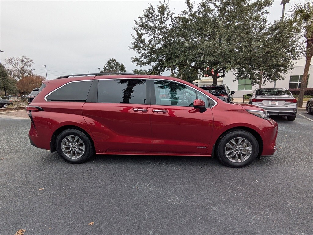 Used 2021 Toyota Sienna XLE Minivan/Van