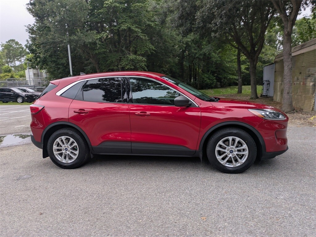 2022 Ford Escape SE photo 3