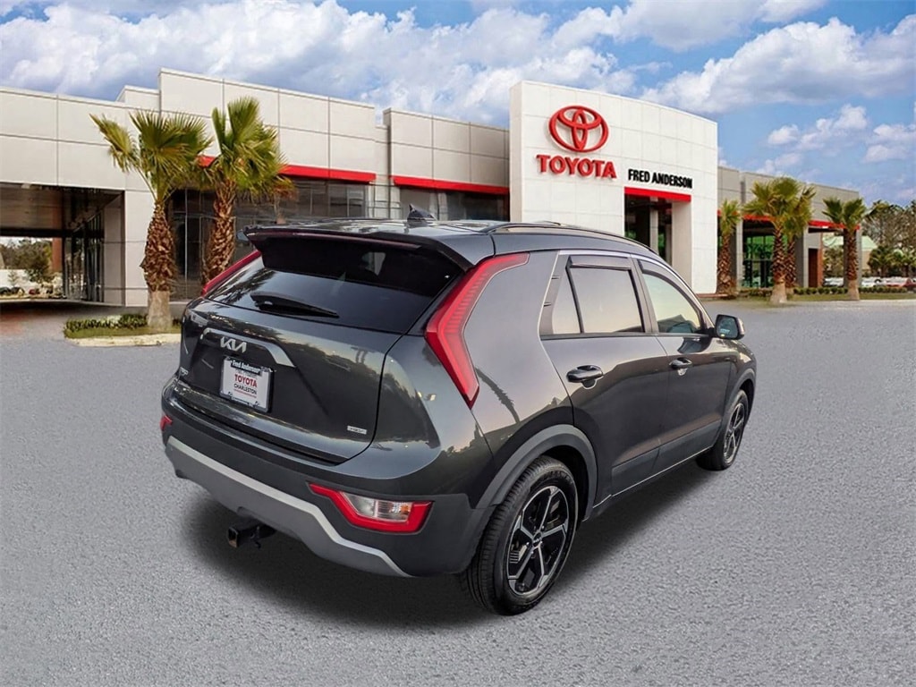 Used 2023 Kia Niro LX SUV