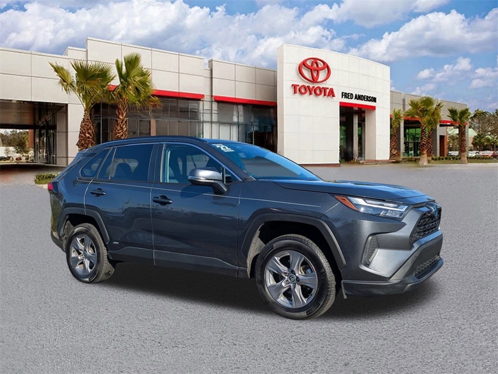 2022 Toyota RAV4 XLE's photo