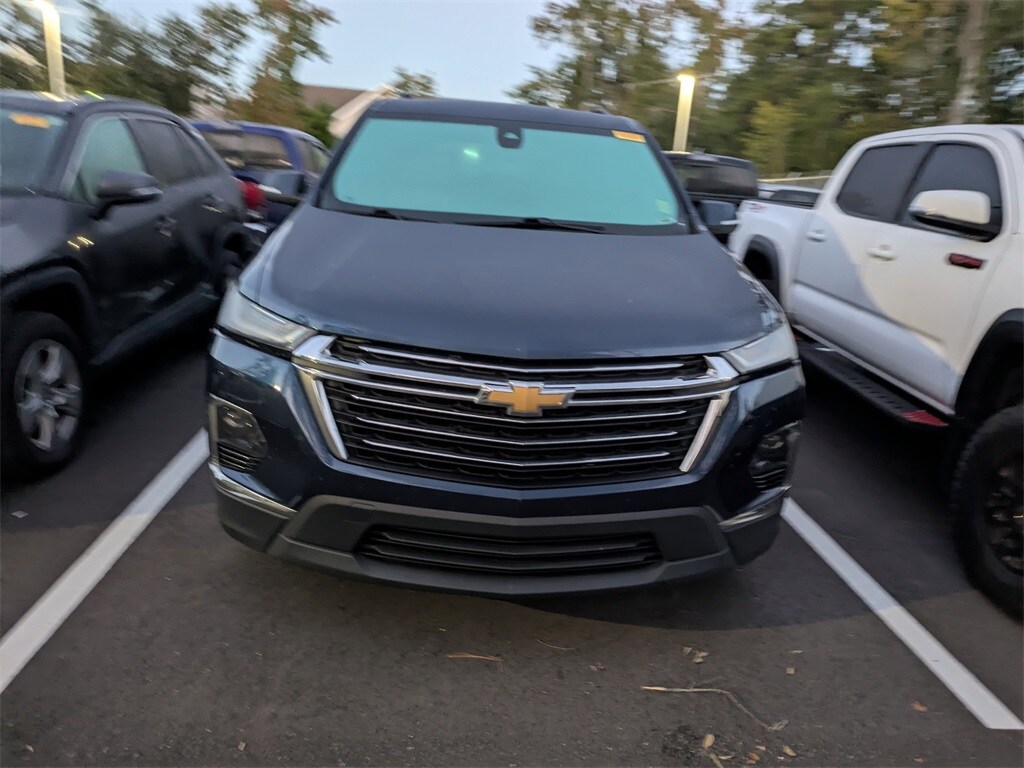 2022 Chevrolet Traverse Leather photo 2