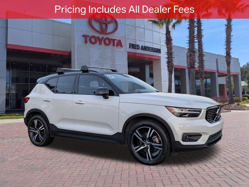 2022 Volvo XC40 T5 R-Design AWD's photo