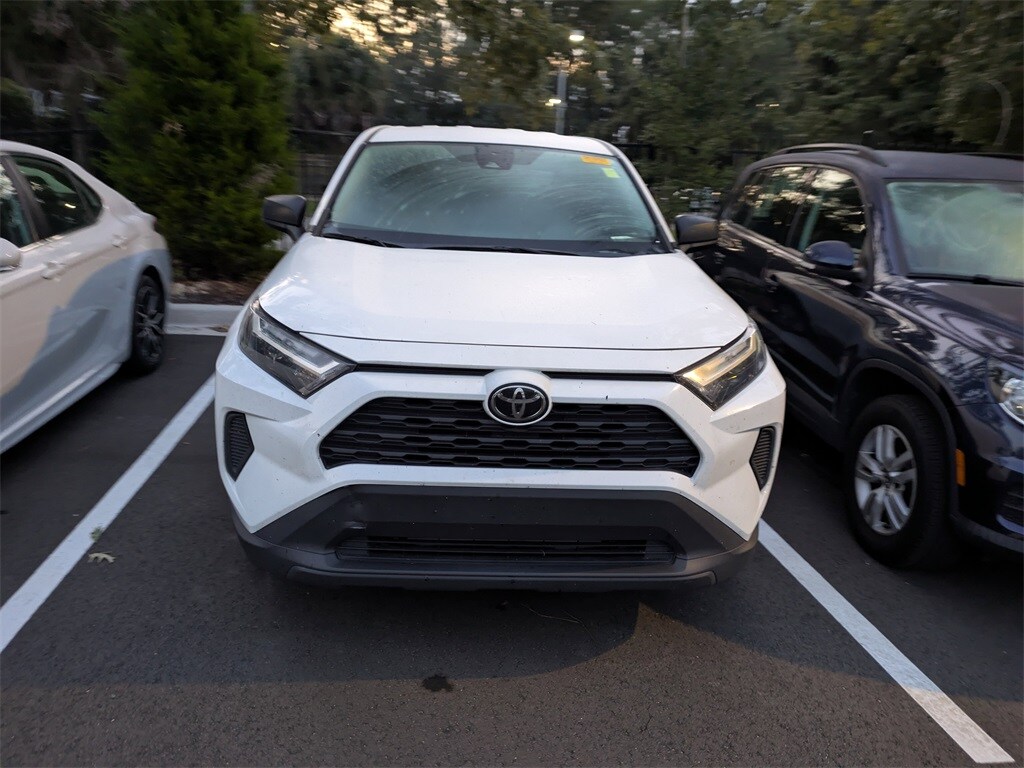 2023 Toyota RAV4 LE photo 2