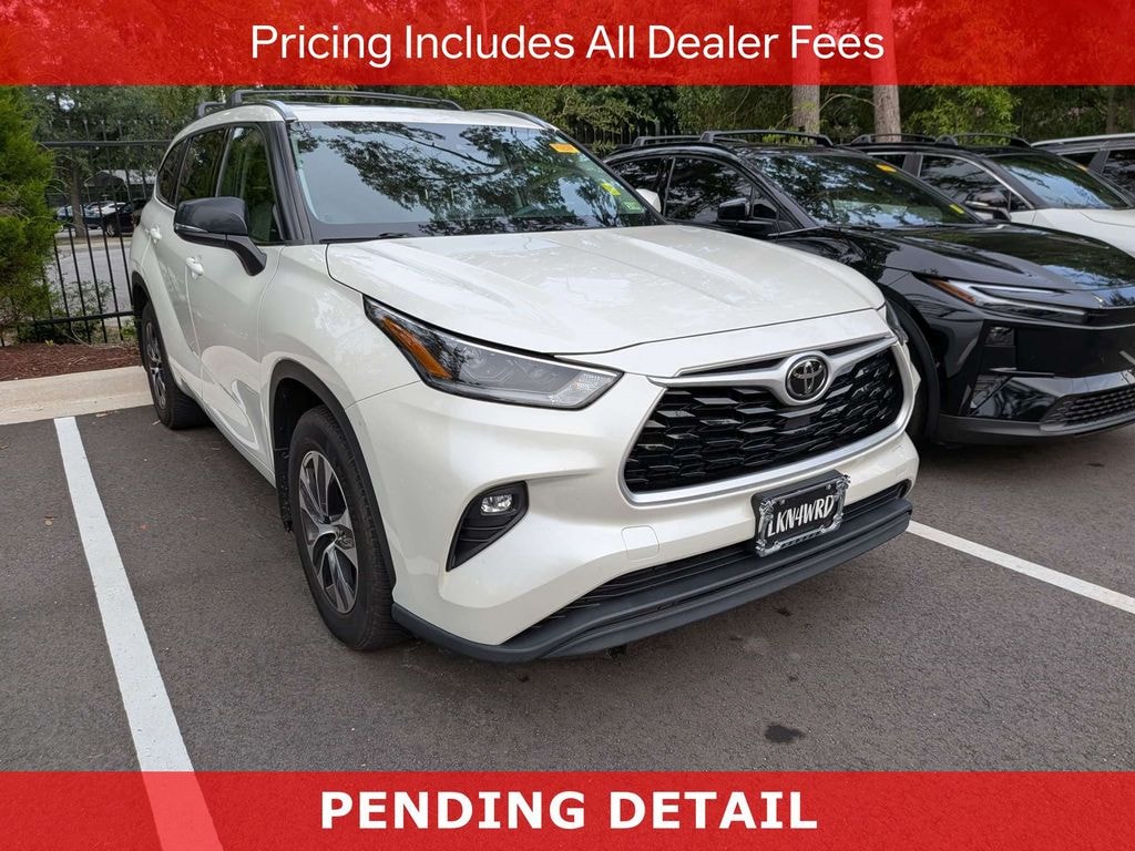 Used 2021 Toyota Highlander XLE SUV