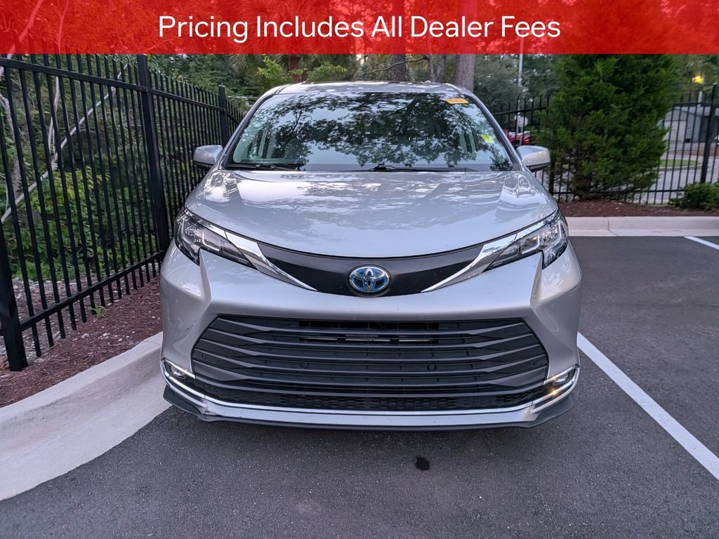Used 2023 Toyota Sienna XLE Minivan/Van