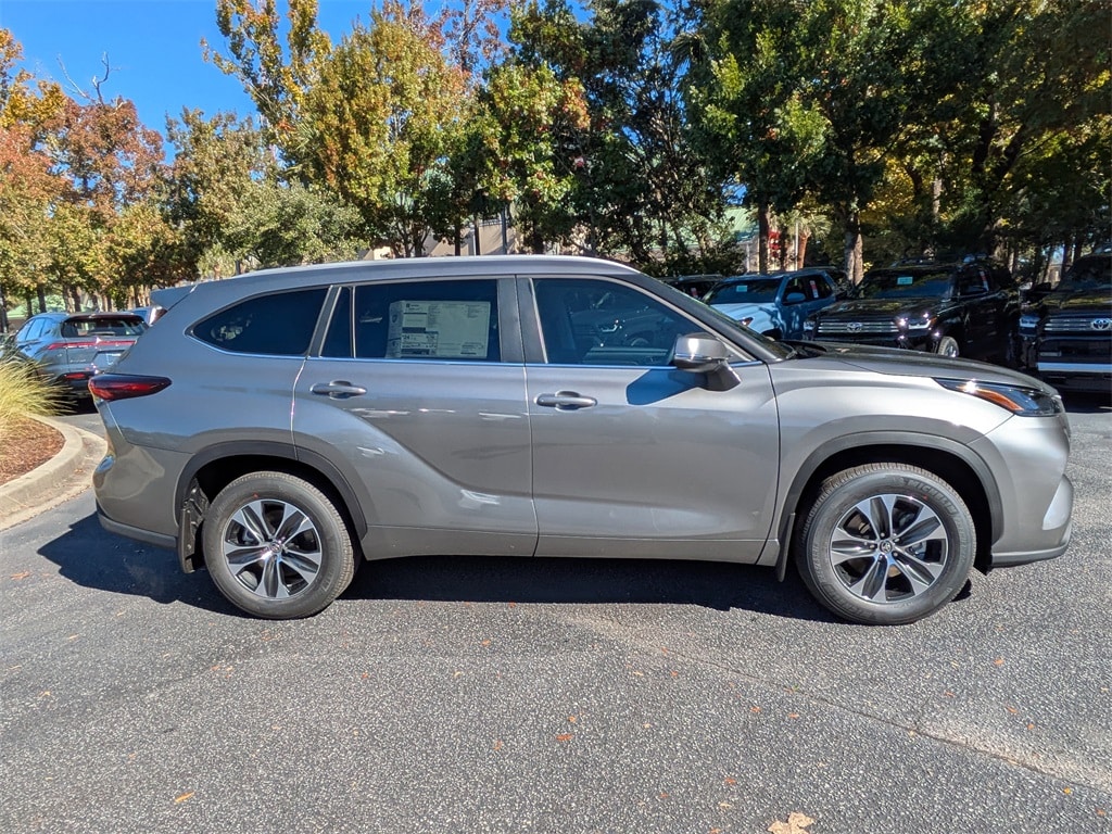 New 2026 Toyota Highlander XLE SUV