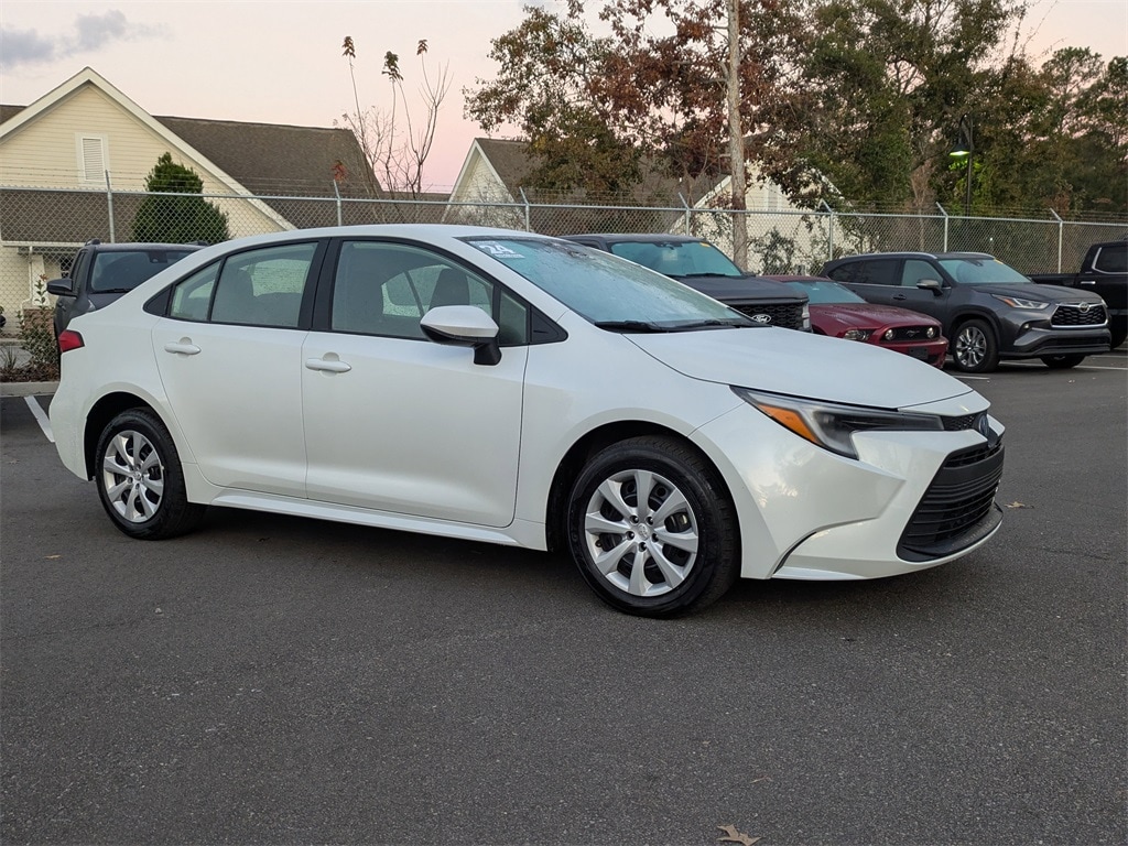 Certified 2024 Toyota Corolla LE with VIN JTDBCMFE4RJ033682 for sale in Kansas City
