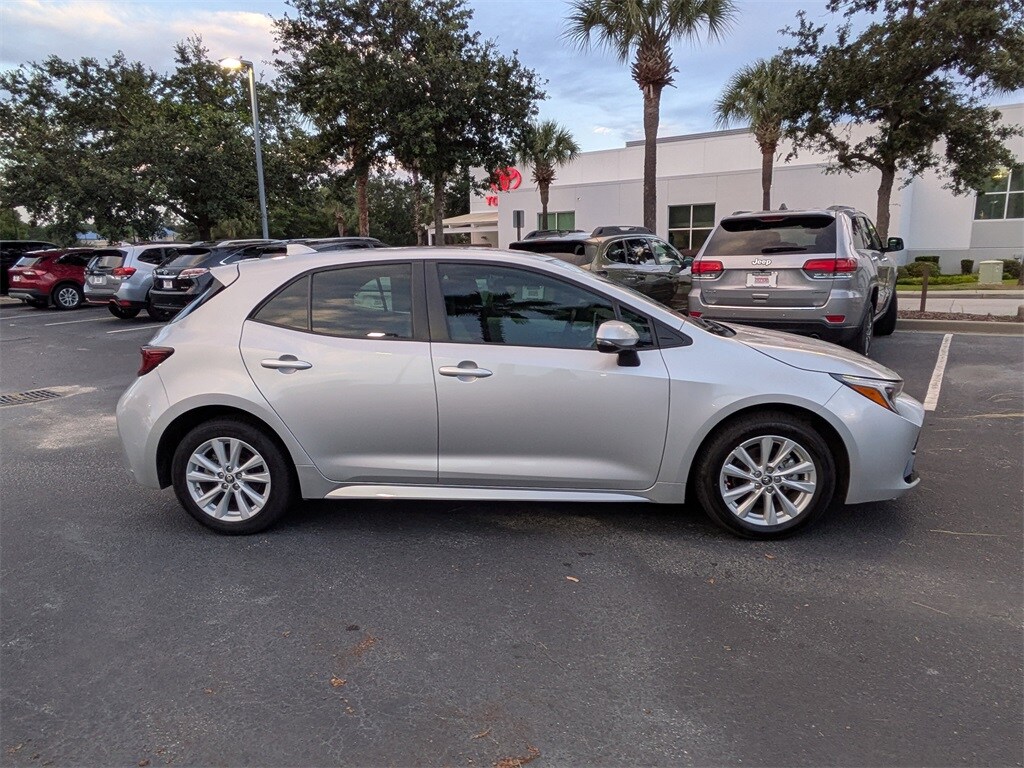 2023 Toyota Corolla SE photo 2