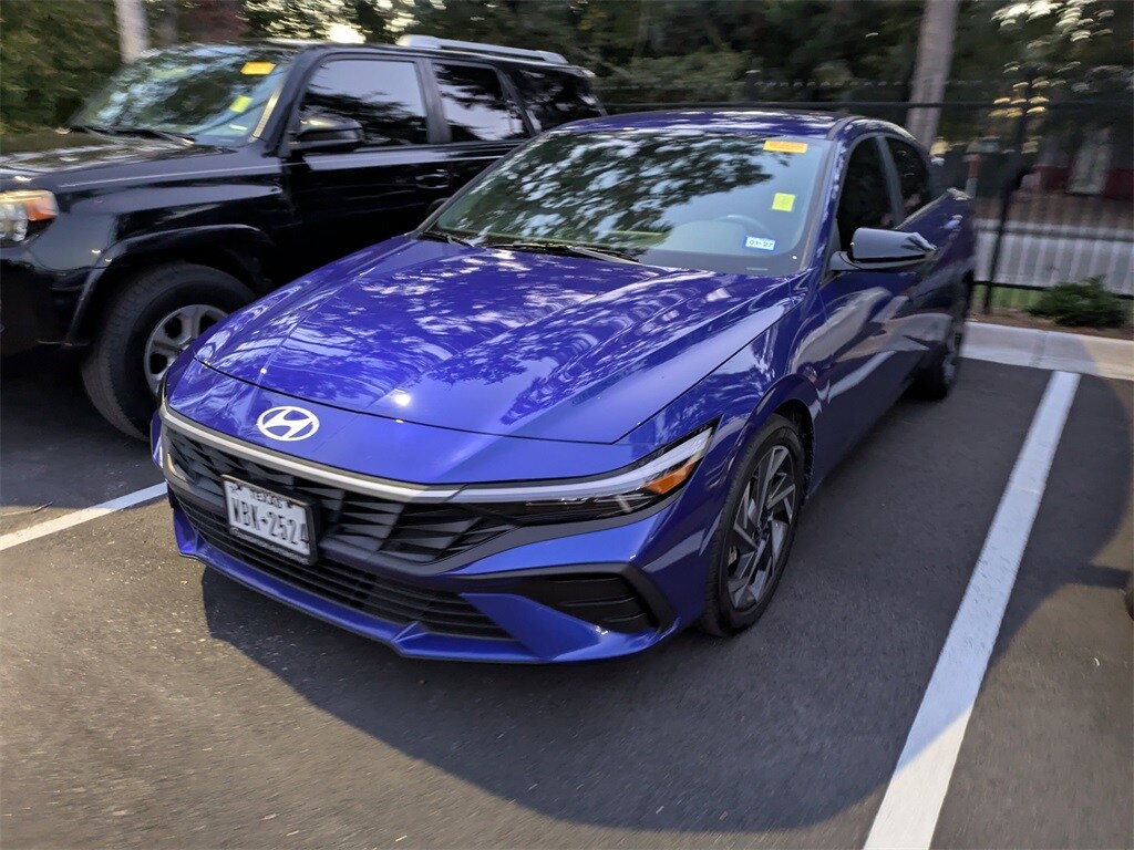 2025 Hyundai Elantra SEL Sport photo 3