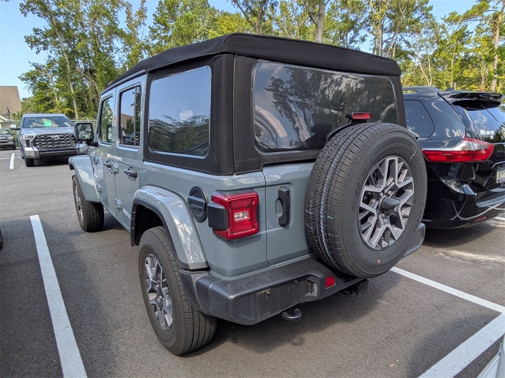 2024 Jeep Wrangler Sahara photo 4