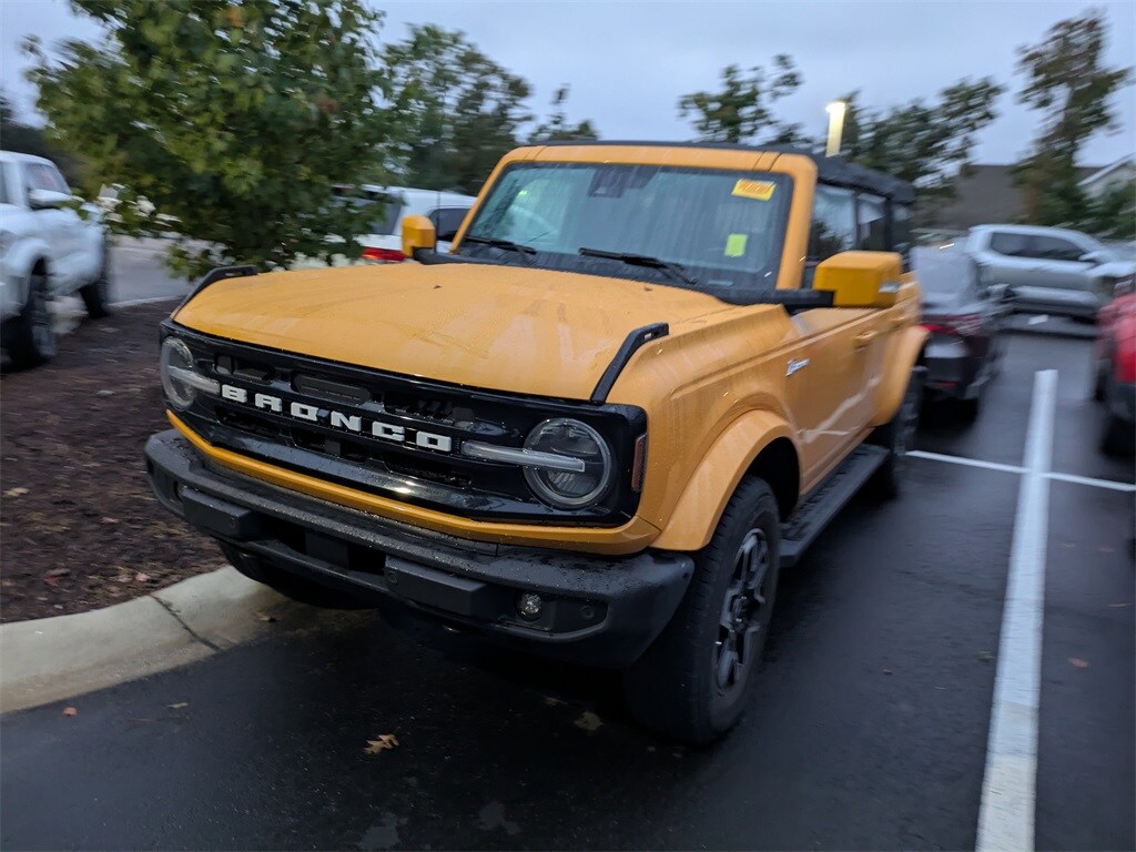 2022 Ford Bronco Outer Banks photo 2
