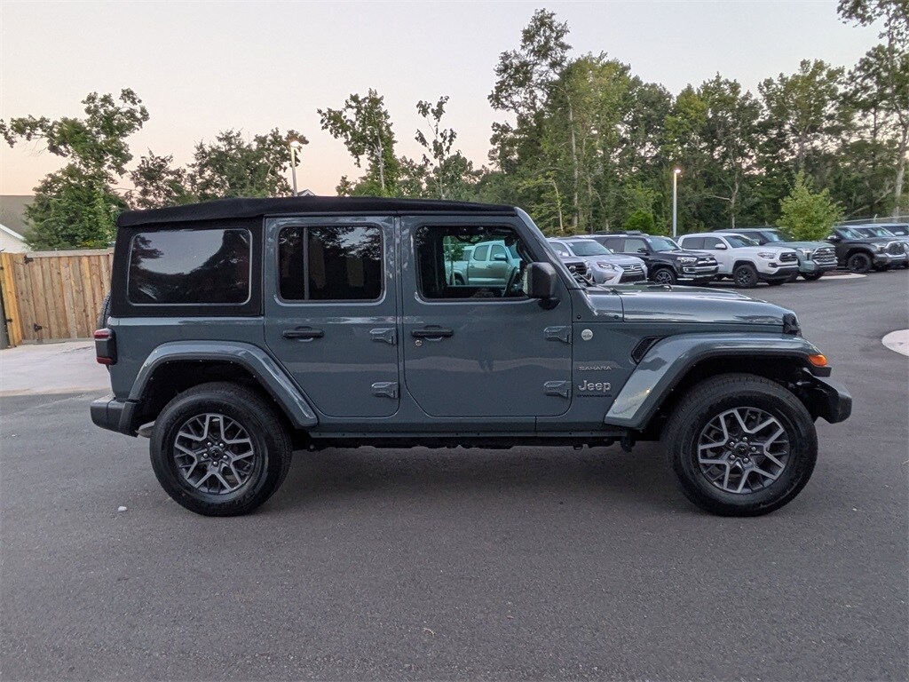 2024 Jeep Wrangler Sahara photo 2