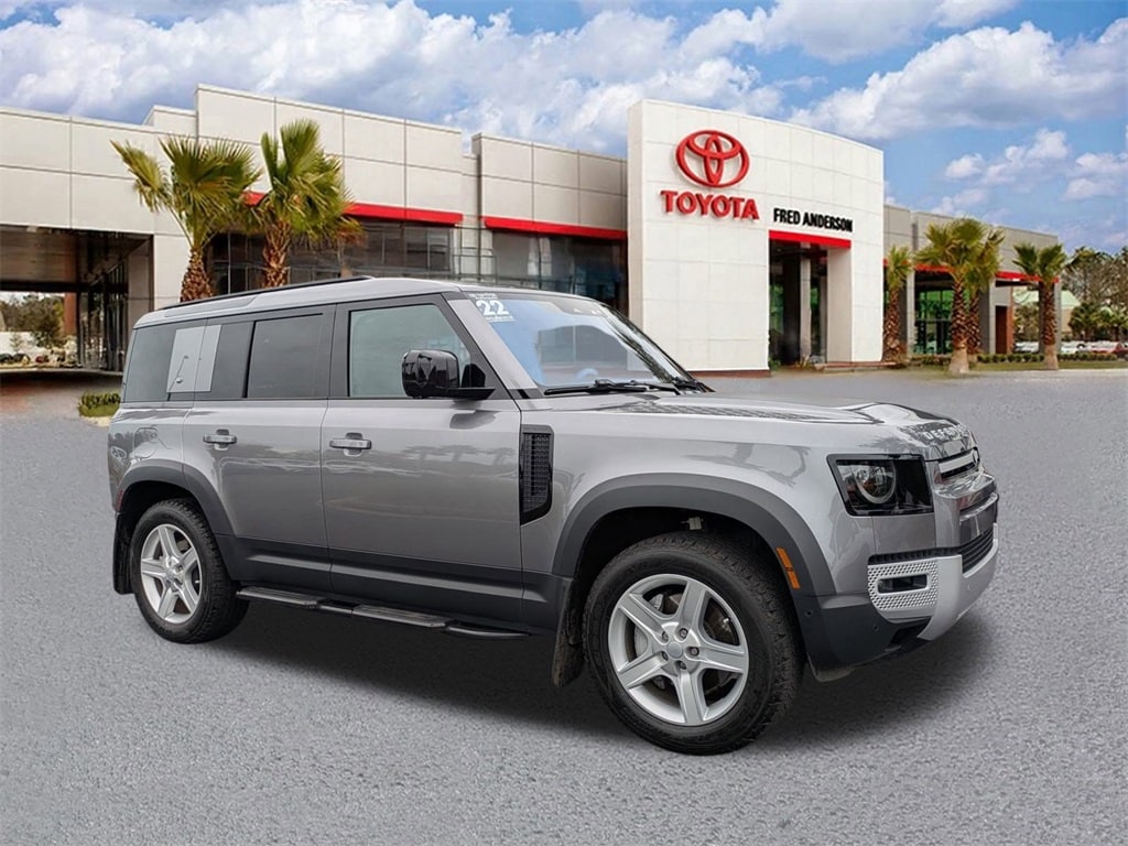 2022 Land Rover Defender SE's photo