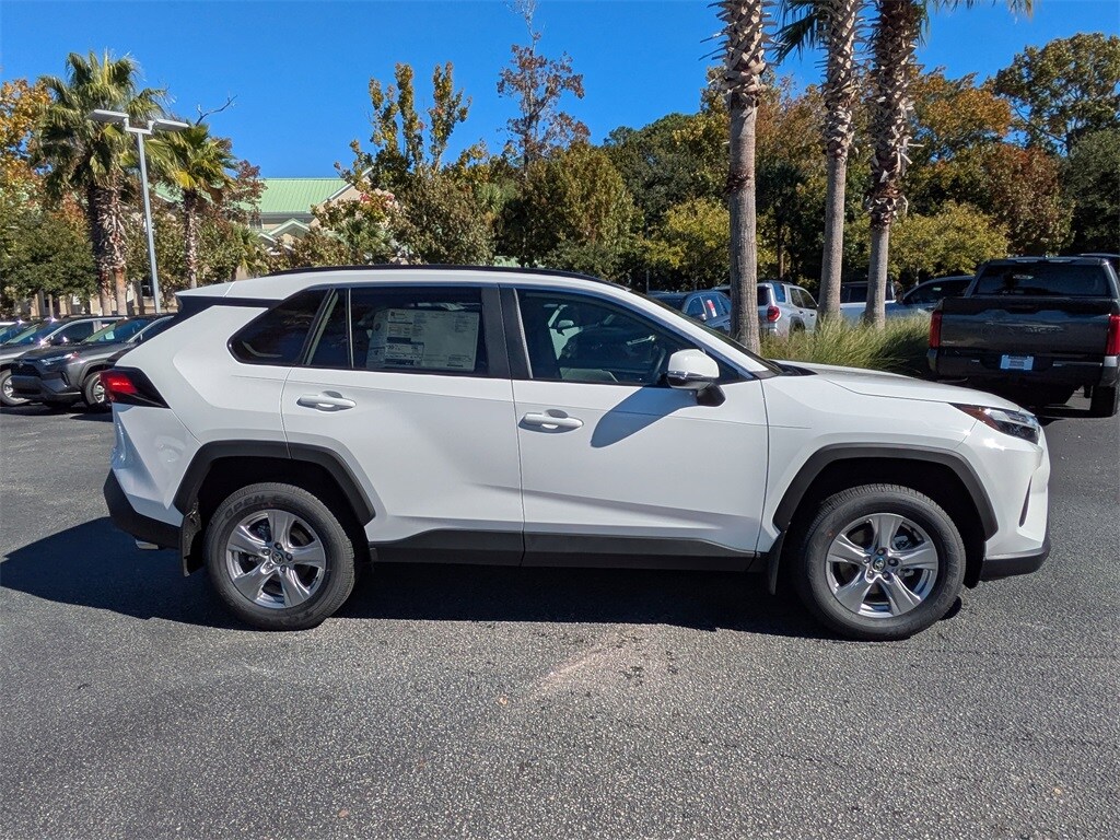 2025 Toyota RAV4 XLE photo 2