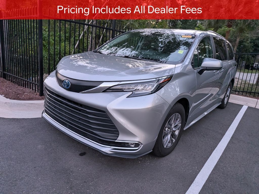Used 2023 Toyota Sienna XLE Minivan/Van