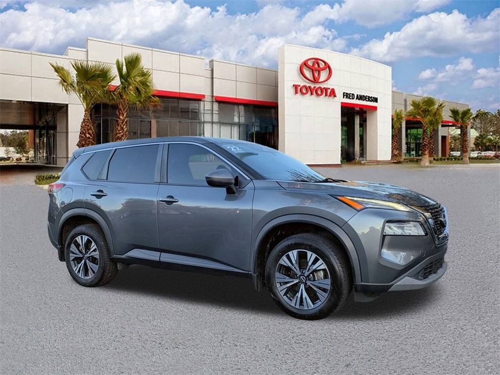 2022 Nissan Rogue SV's photo
