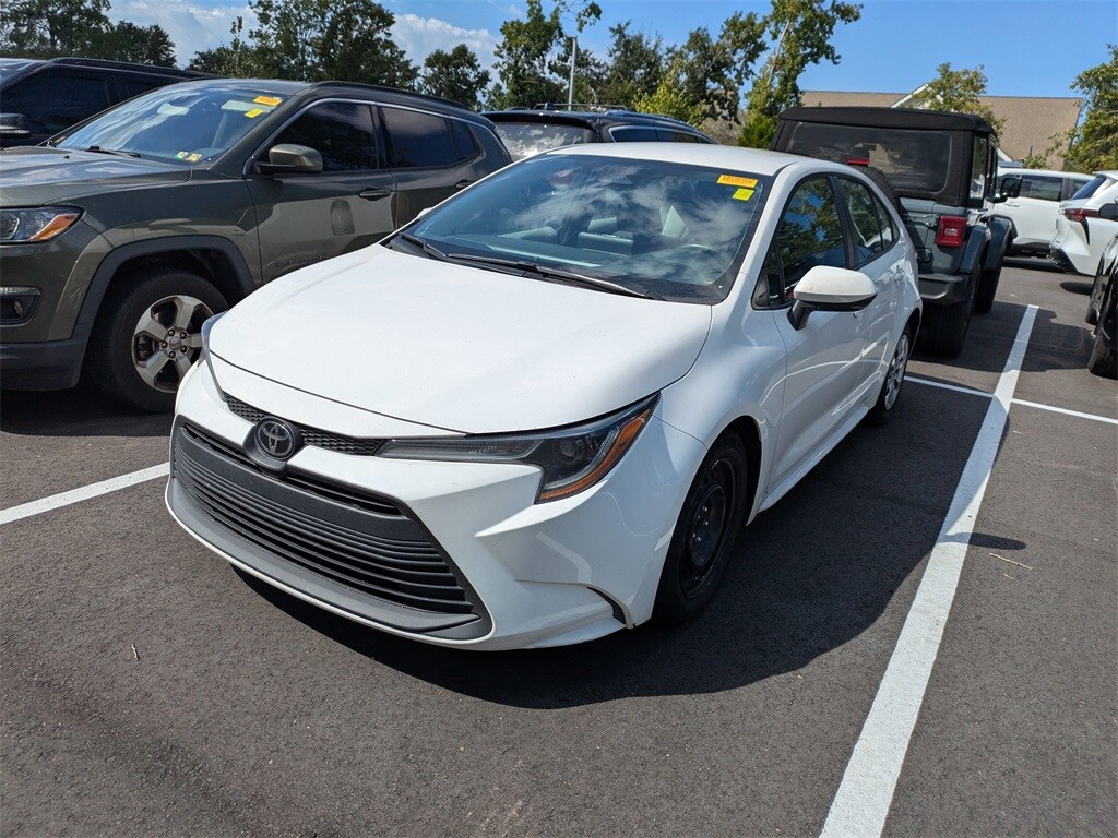2023 Toyota Corolla LE photo 3