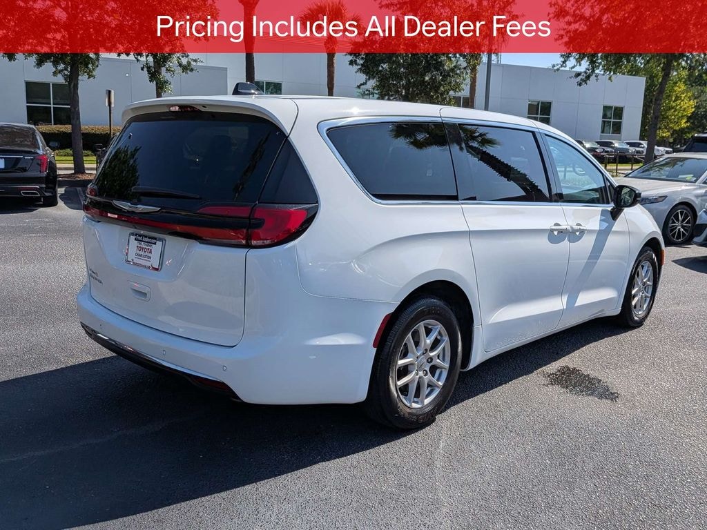 Used 2024 Chrysler Pacifica Touring L Minivan/Van