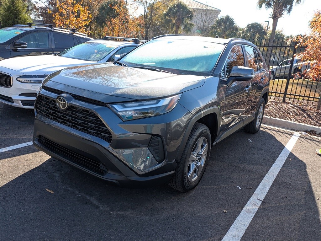 2025 Toyota RAV4 Hybrid XLE photo 2