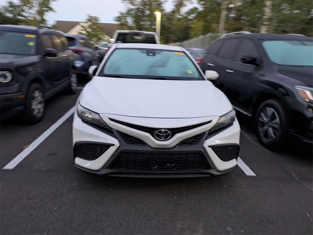 2022 Toyota Camry SE photo 2