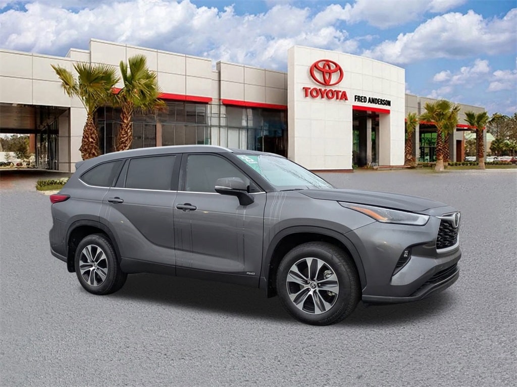 Certified 2025 Toyota Highlander Hybrid XLE SUV