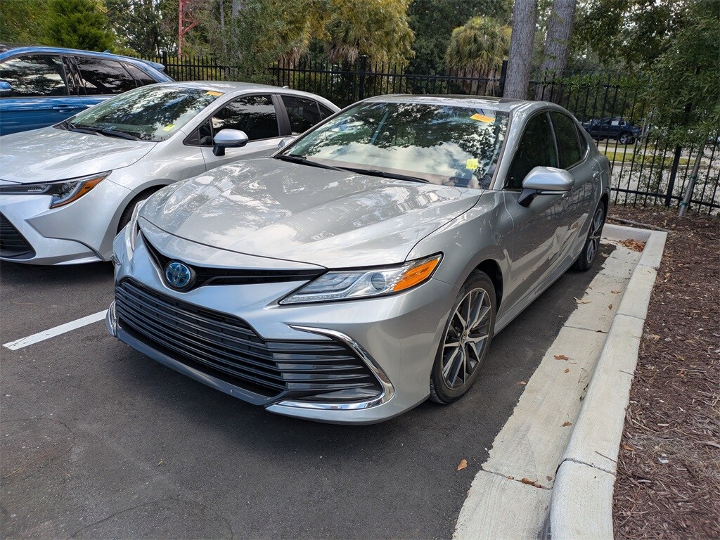 2023 Toyota Camry Hybrid XLE photo 2