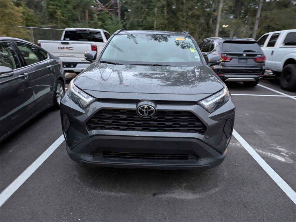 2024 Toyota RAV4 XLE photo 2