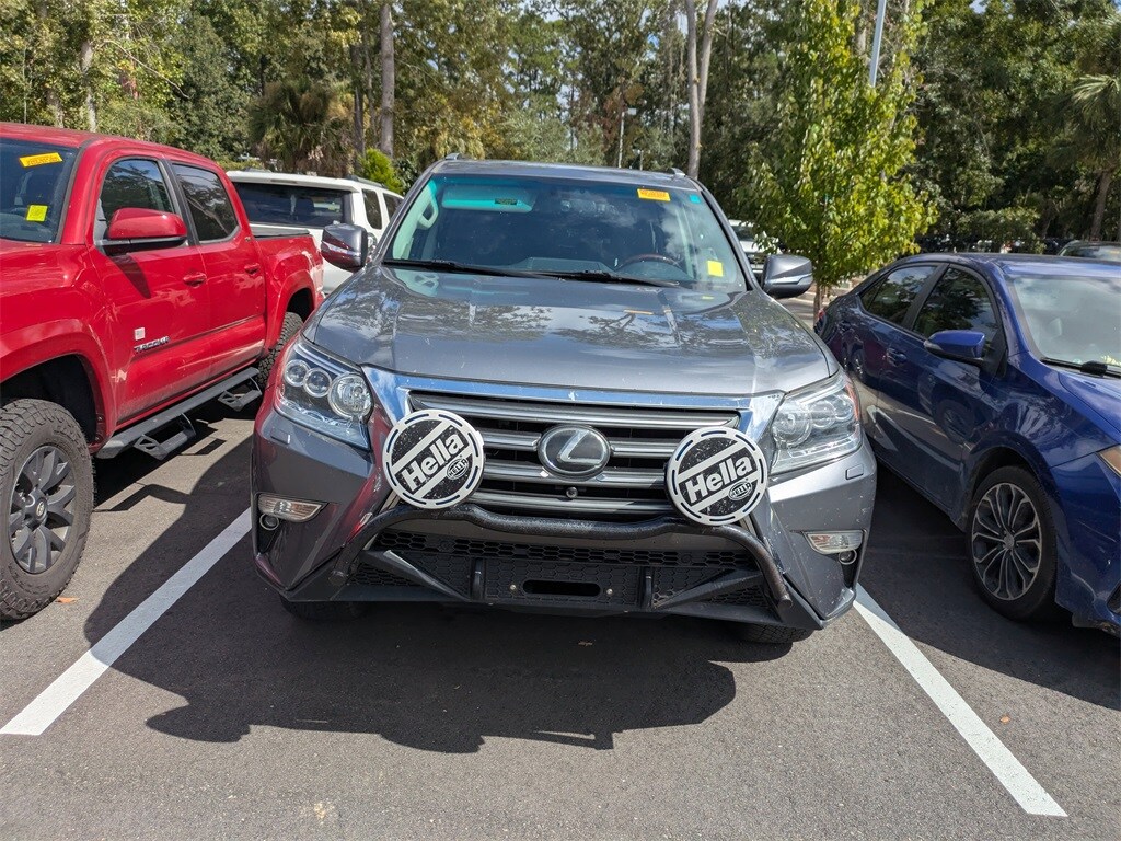 2019 Lexus GX 460 Luxury photo 2
