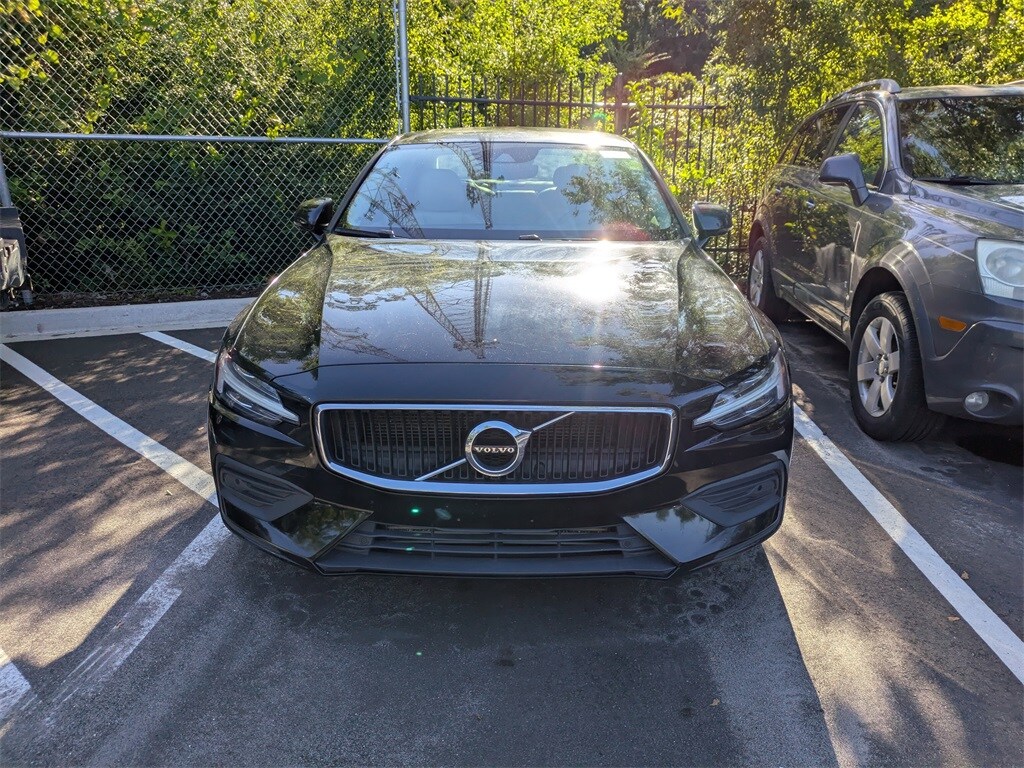 2020 Volvo S60 T5 Momentum photo 2