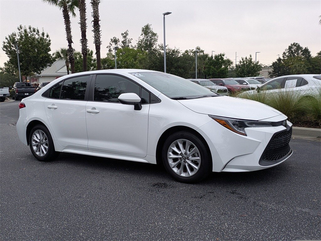 2022 Toyota Corolla LE photo 2