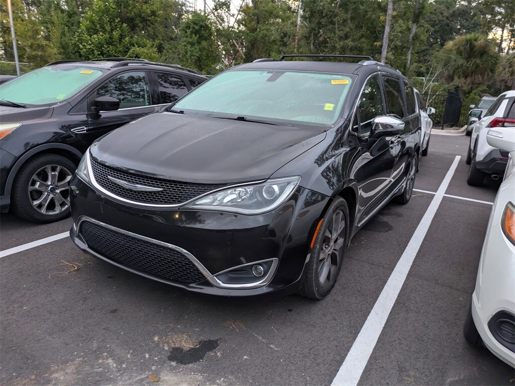 2017 Chrysler Pacifica Limited photo 3