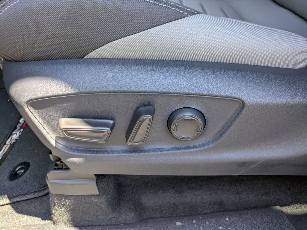 2025 Toyota Tacoma TRD Off Road - Photo 21