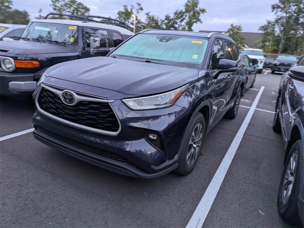 2021 Toyota Highlander XLE photo 3