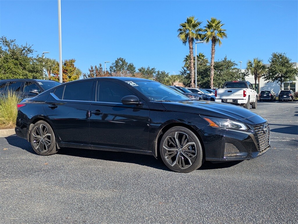 2024 Nissan Altima 2.5 SR photo 2