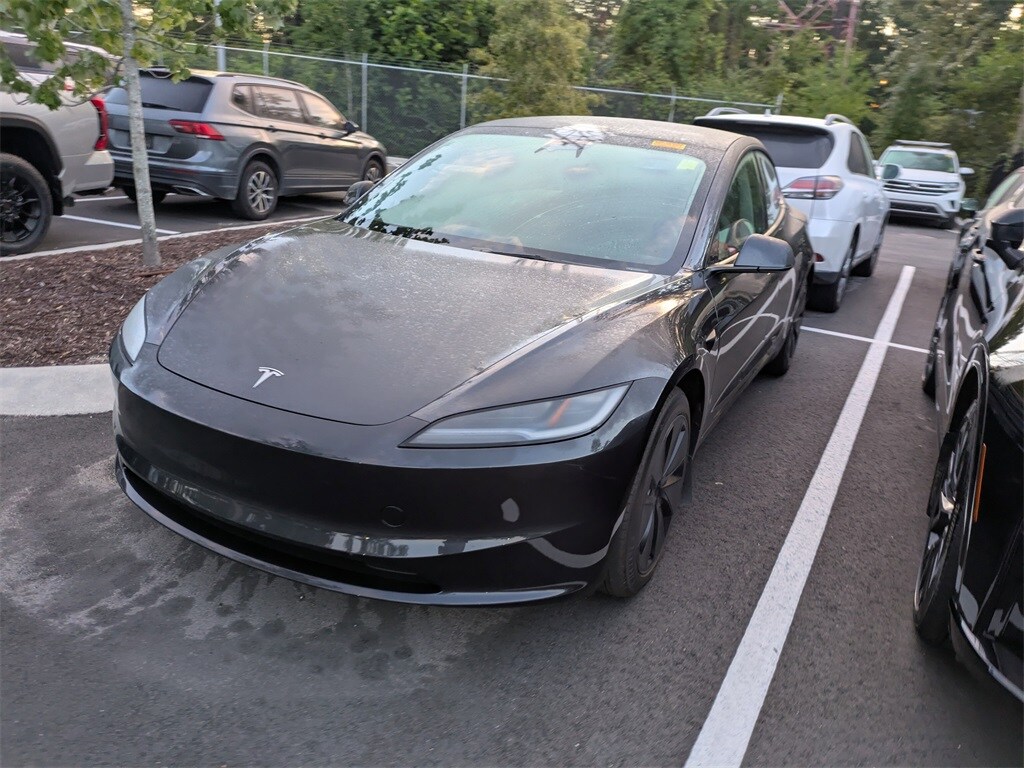 2024 Tesla Model 3 photo 3