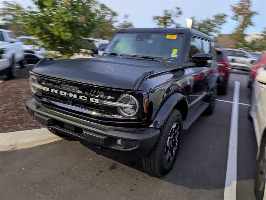 2024 Ford Bronco Outer Banks photo 2