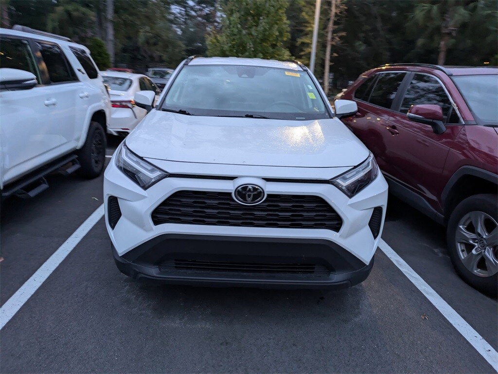 2024 Toyota RAV4 XLE photo 2