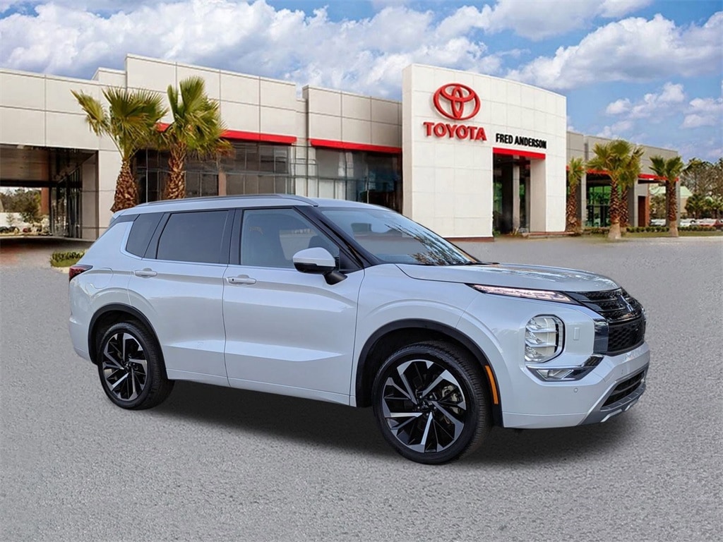 2024 Mitsubishi Outlander SEL's photo