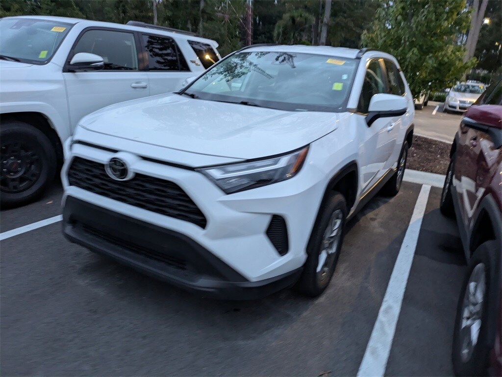 2024 Toyota RAV4 XLE photo 3