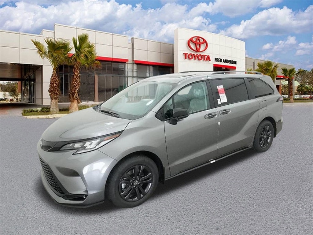 2026 Toyota Sienna XSE's photo