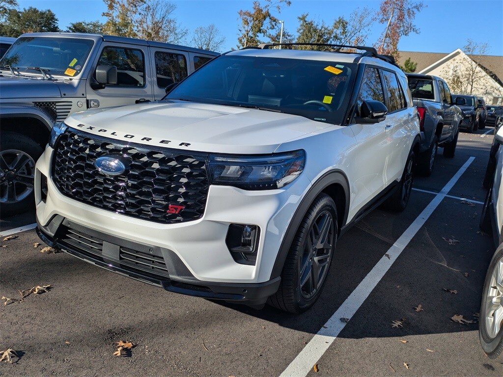 2025 Ford Explorer ST photo 3